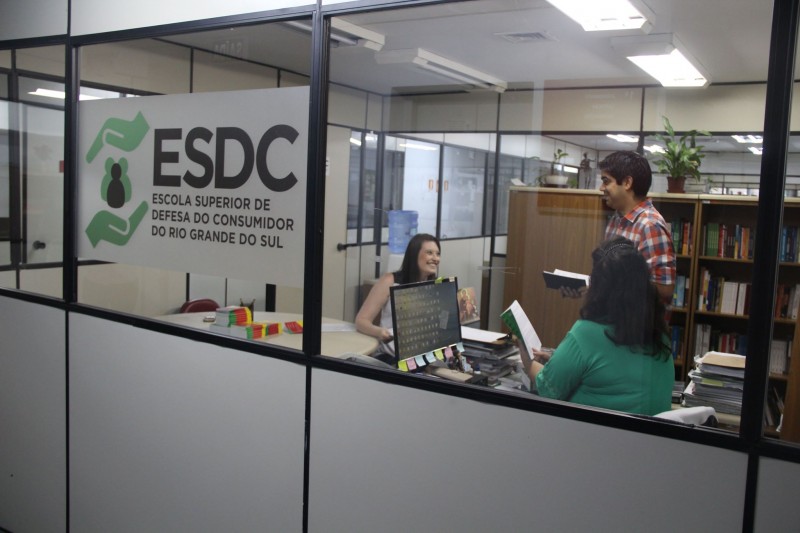 a Escola Superior de Defesa do Consumidor (ESDC) foi criada em 2009 e reinaugurada no dia 15 de março de 2016.